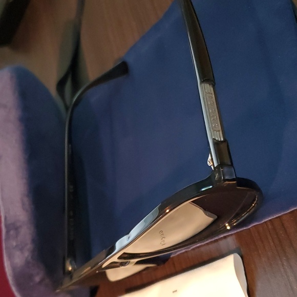 Gucci Sunglasses - Picture 2 of 5